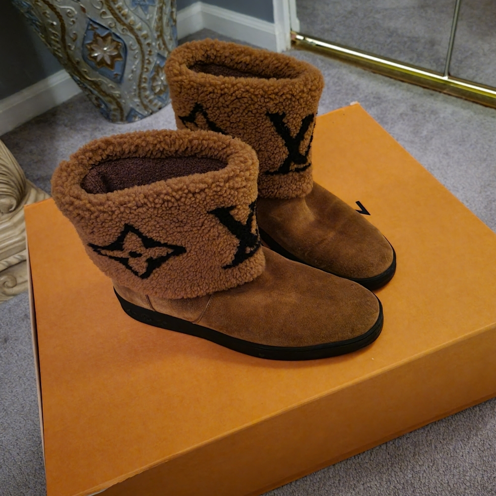 Louis vuttion snow boots